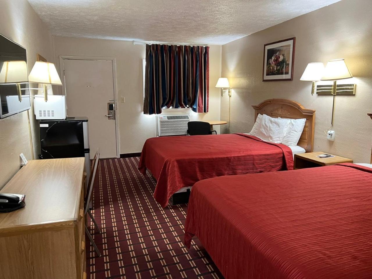 Economy Inn Маккук Экстерьер фото