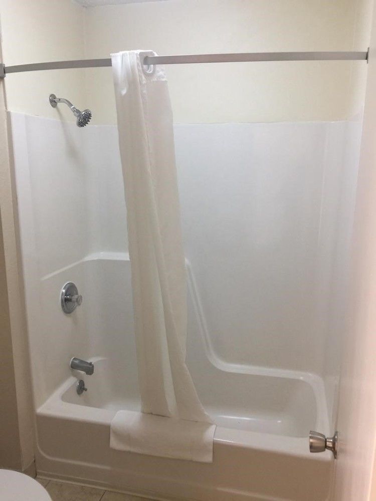 Economy Inn Маккук Экстерьер фото